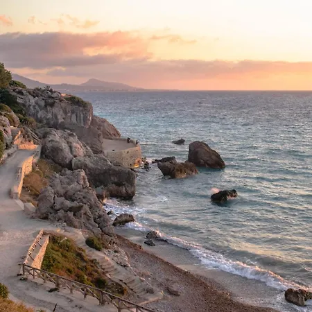Modern Quiet In The Center Of Rhodes *